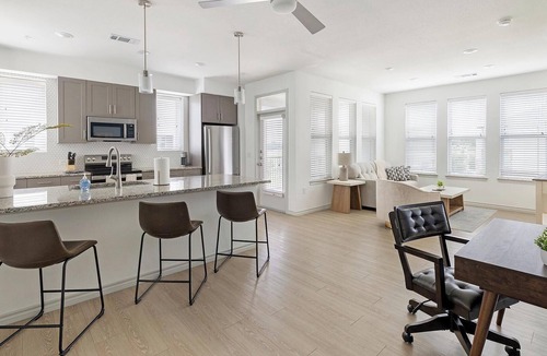 Red Oak Apartment | Landing | Chic 2BD, Gym