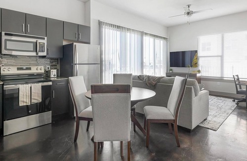 Waco Apartment | Landing | Chic 2BD, Gym