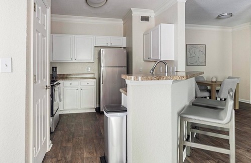 Stockbridge Apartment | Landing | Chic 2BD, Tennis Court, Gym