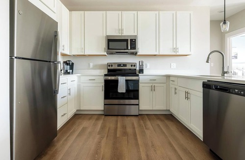 Hickory Apartment | Landing | Chic 2BD, Yoga Studio, Gym