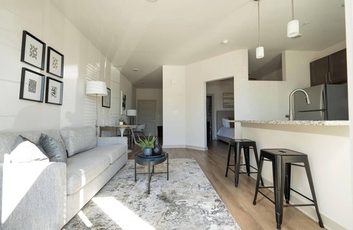 Charlotte Apartment | Landing | Chic Studio, Gym, Clubhouse