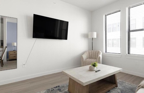 Sweetbriar Apartment | Landing Chic Studio Gym Pool