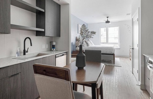 MLK Apartment | Landing | Chic Studio, Gym, Rooftop Lounge