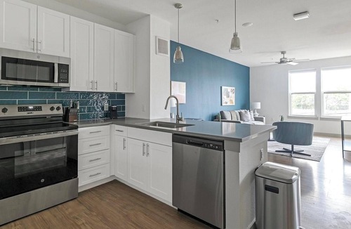 MLK Apartment | Landing | Incredible 1BD, Courtyard