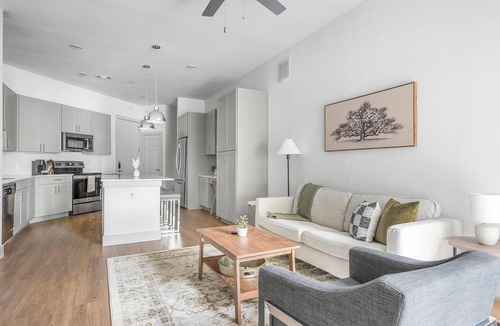Montopolis Apartment | Landing | Incredible 1BD, Gym, Pool