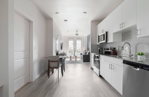 Sweetbriar Apartment | Landing | Incredible 1BD, Gym, Pool