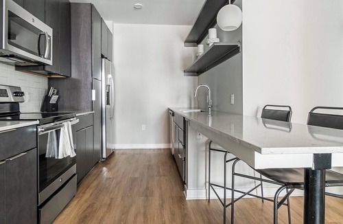 Downtown Apartment | Landing | Incredible 1BD, Gym, Courtyard