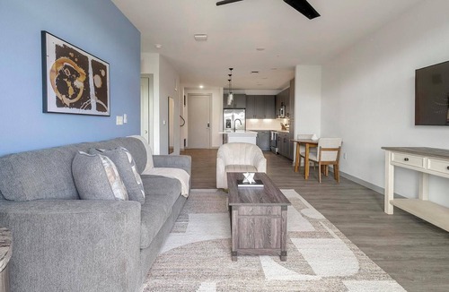 MLK Apartment | Landing | Incredible 1BD, Pool, Gym