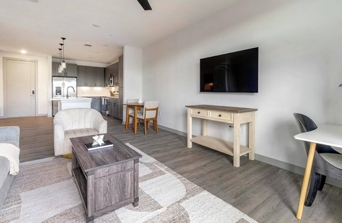 MLK Apartment | Landing | Incredible 1BD, Pool, Gym
