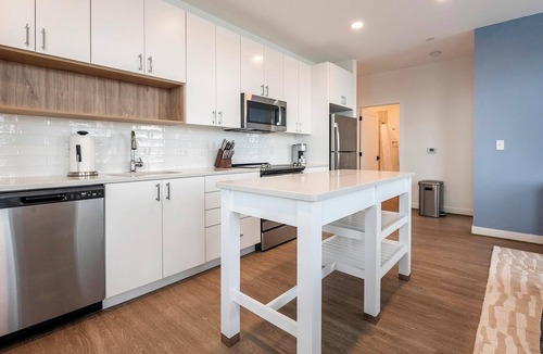 Old Town West Apartment | Landing | Incredible 2BD, Gym, Courtyard