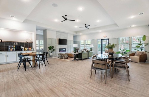 Beaufort Apartment | Landing | Incredible 2BD, Gym