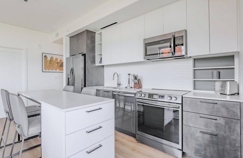 Washington Apartment | Landing | Incredible 2BD, Rooftop Lounge, Gym