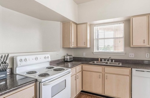 Southbelt/Ellington Apartment | Landing | Incredible 2BD, Gym, Game Room