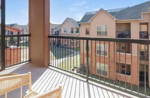 Southbelt/Ellington Apartment | Landing | Incredible 2BD, Gym, Game Room