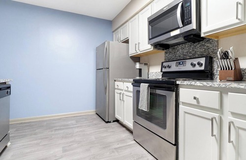 Crabtree Apartment | Landing | Incredible 2BD, Gym, Clubhouse