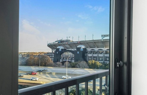 Charlotte Apartment | Landing | Incredible Studio in Uptown Charlotte