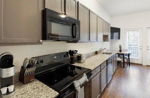 Church Hill Apartment | Landing | Incredible Studio, Clubhouse, Courtyard