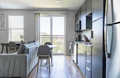 Downtown Apartment | Landing | Incredible Studio, Courtyard