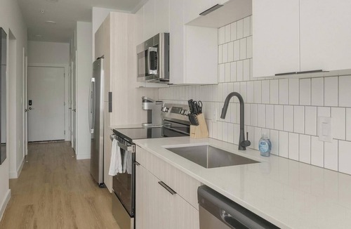 Chapel Hill Apartment | Landing | Incredible Studio, Gym, Courtyard