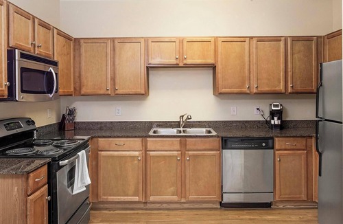 Sweetbriar Apartment | Landing | Modern 1BD, Clubhouse, Courtyard