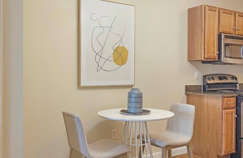 Sweetbriar Apartment | Landing | Modern 1BD, Clubhouse, Courtyard