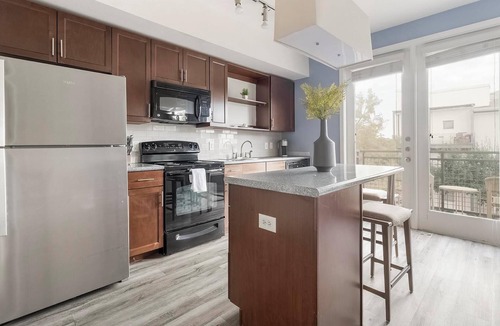 Crestview Apartment | Landing | Modern 1BD, Courtyard, Gym