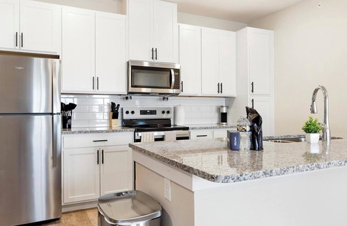 Beaufort Apartment | Landing | Modern 1BD, Gym
