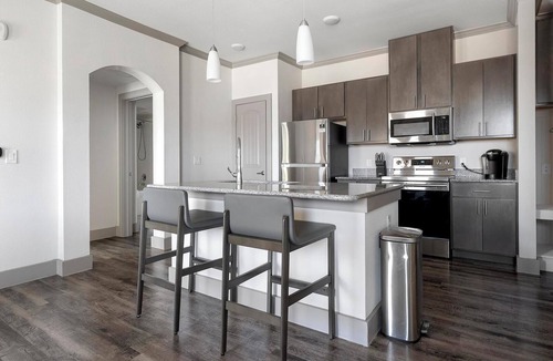 Manor Apartment | Landing | Modern 1BD, Gym, Clubhouse