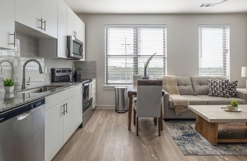 Sweetbriar Apartment | Landing | Modern 1BD, Gym, Pool