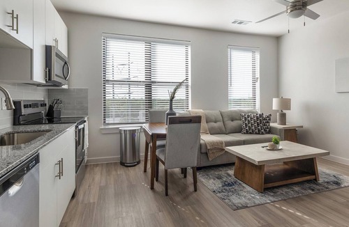Sweetbriar Apartment | Landing | Modern 1BD, Gym, Pool