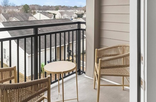 East Raleigh Apartment | Landing | Modern 1BD, Gym, Yoga Studio