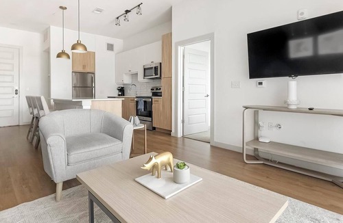 Austin Apartment | Landing | Modern 1BD, Gym, Yoga Studio