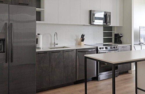 Washington Apartment | Landing | Modern 1BD, Pool, Gym