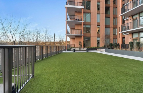 Washington Apartment | Landing | Modern 1BD, Pool, Gym