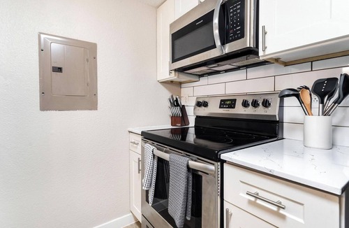 North Arlington Apartment | Landing | Modern 1BD, Pool