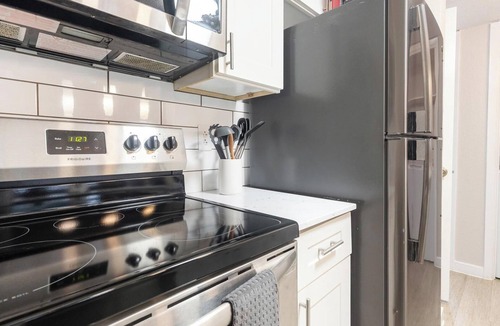 North Arlington Apartment | Landing | Modern 1BD, Pool