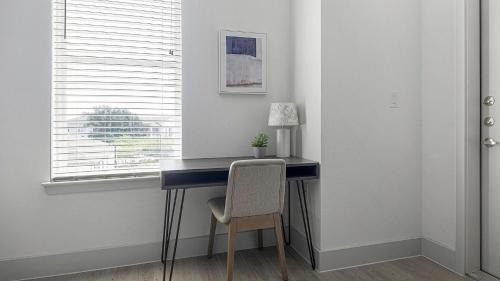 Austin Apartment | Landing Modern 1BD Pool Gym