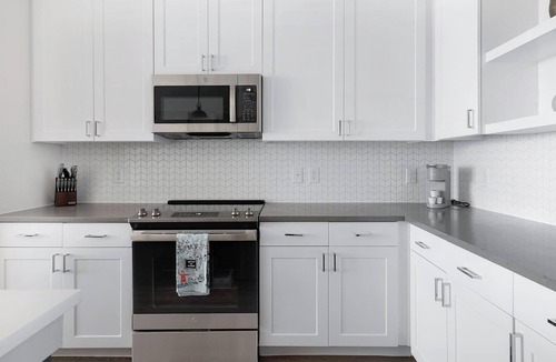 Lower Basin Lake Travis Apartment | Landing | Modern 1BD, Pool, Gym