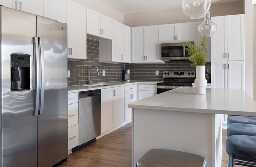 Oakwood Apartment | Landing | Modern 2BD, Clubhouse, Pool