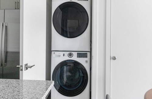 Southeast Raleigh Apartment | Landing | Modern 2BD, Clubhouse, Yoga Studio
