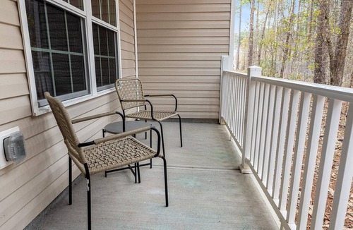 Bloomingdale Apartment | Landing | Modern 2BD, Gym, Pool
