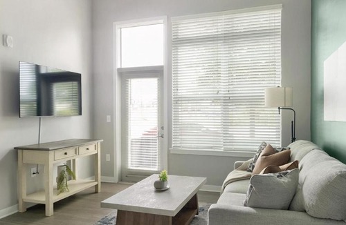 Optimist Park Apartment | Landing Modern 2BD Gym