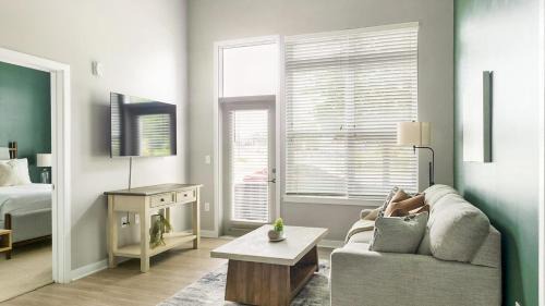 Optimist Park Apartment | Landing Modern 2BD Gym