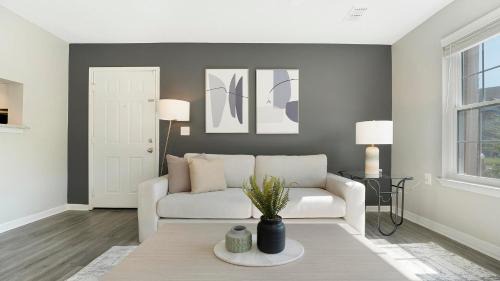 Longs Apartment | Landing Modern 2BD Gym