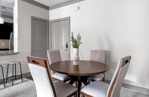 George Bush Park/Eldridge Apartment | Landing | Modern 2BD, Pool, Gym