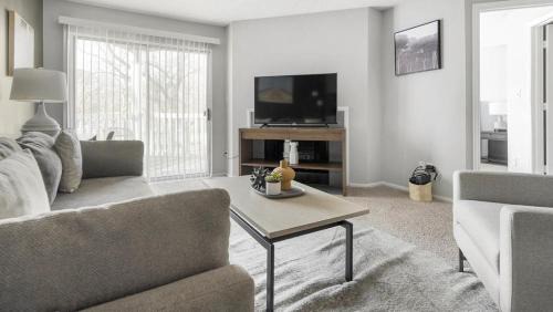 East Forest Apartment | Landing - Modern Apartment with Amazing Amenities (ID1262X306)