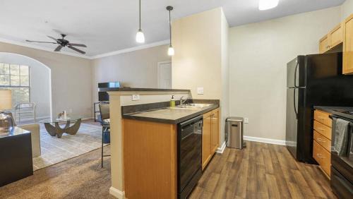 Greer Apartment | Landing Modern Apartment with Amazing Amenities (ID9830X28)