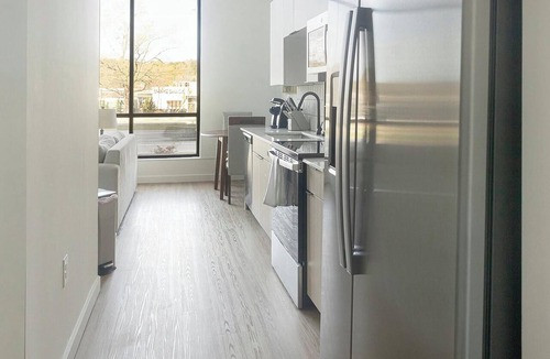 Chapel Hill Apartment | Landing | Modern Studio, Courtyard, Gym