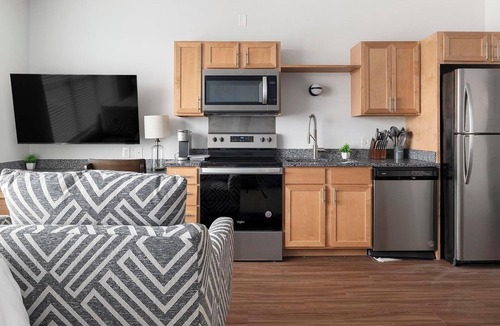 Five Points South Apartment | Landing | Modern Studio, Gym, Pool