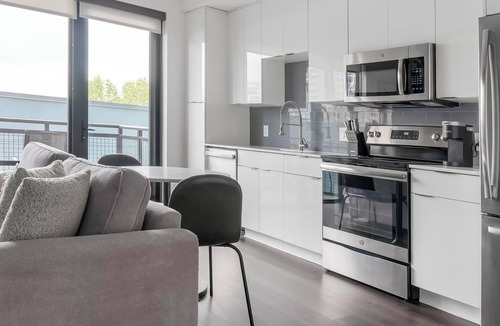 Buckhead Apartment | Landing | Modern Studio, Clubhouse, Pool